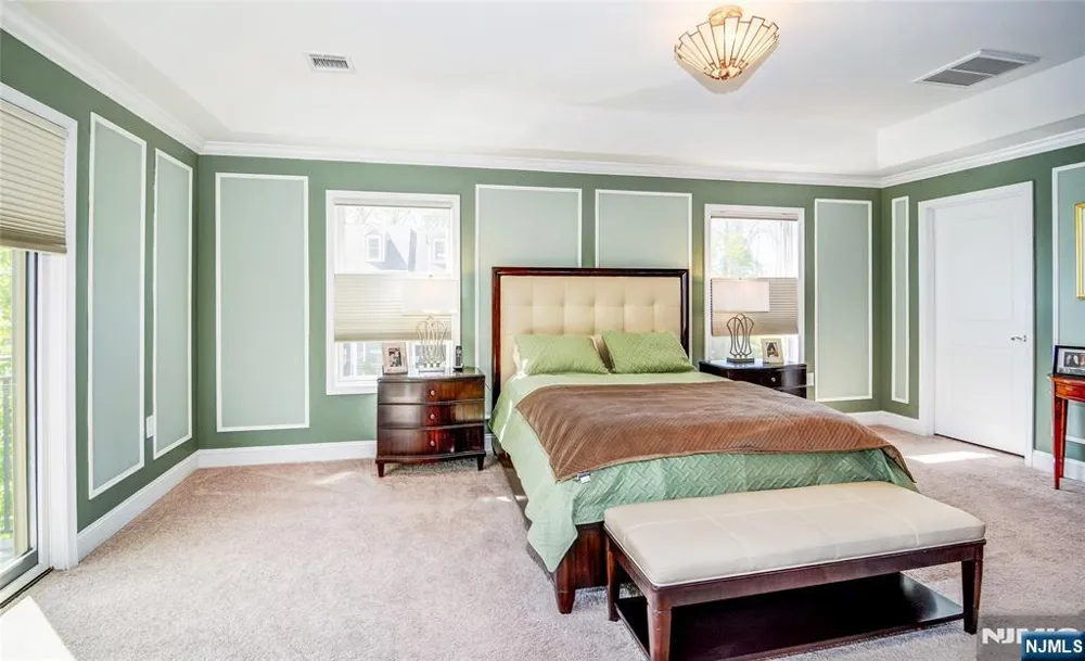 2102 Freeman Way 2102 Allendale, NJ 07401