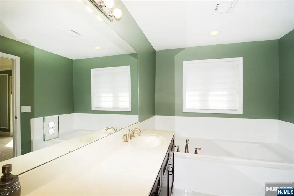 2102 Freeman Way 2102 Allendale, NJ 07401
