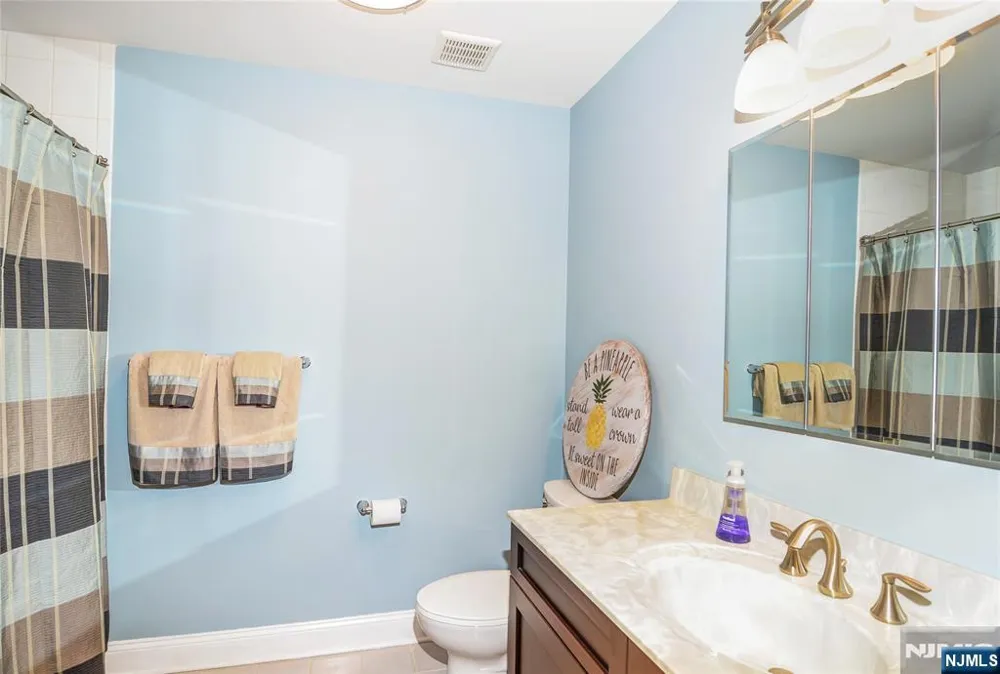 2102 Freeman Way 2102 Allendale, NJ 07401
