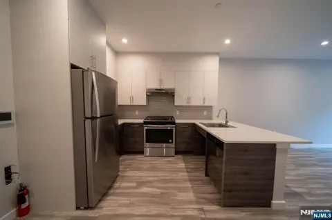 62 Broadway 205