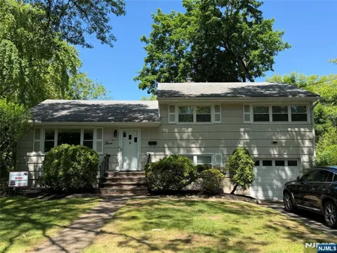 3 Spruce Place