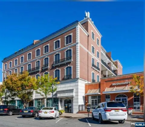 53 W Palisade Avenue 410
