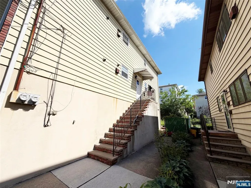 121 Edsall Avenue 2nd Floor Palisades Park, NJ 07650