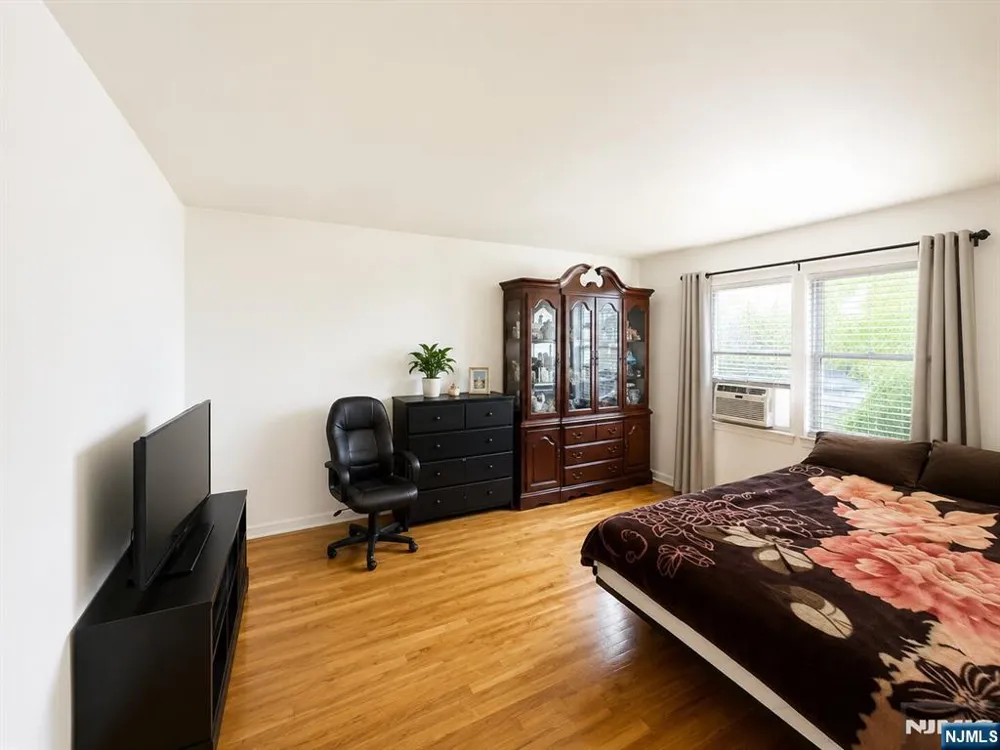 121 Edsall Avenue 2nd Floor Palisades Park, NJ 07650