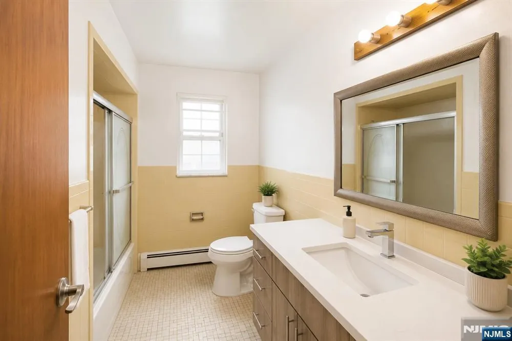 121 Edsall Avenue 2nd Floor Palisades Park, NJ 07650