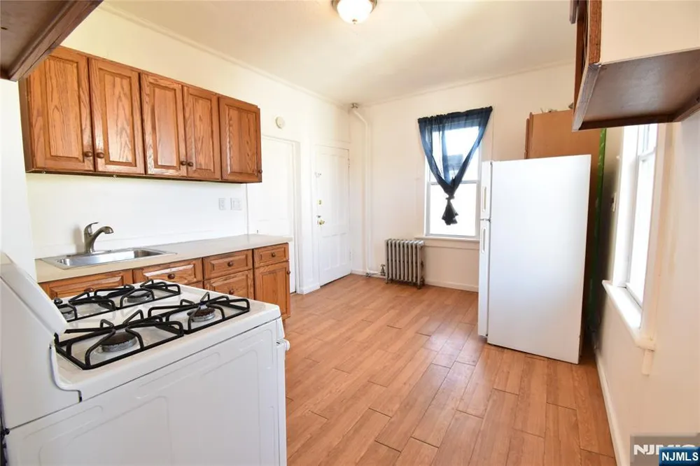 94 Grant Street 2 Passaic, NJ 07055