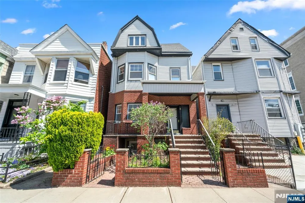 8 Cooper Place 2nd Fl Weehawken, NJ 07086