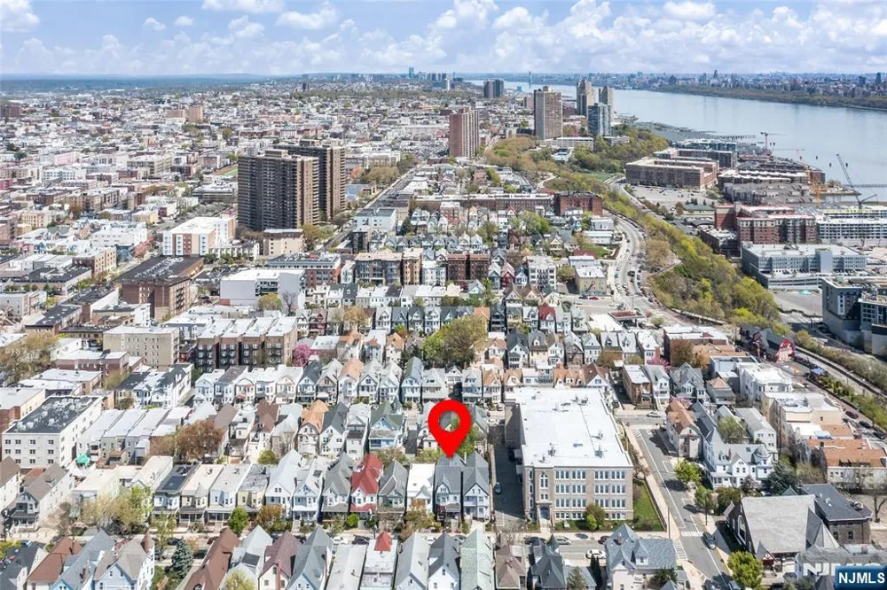 8 Cooper Place 2nd Fl Weehawken, NJ 07086