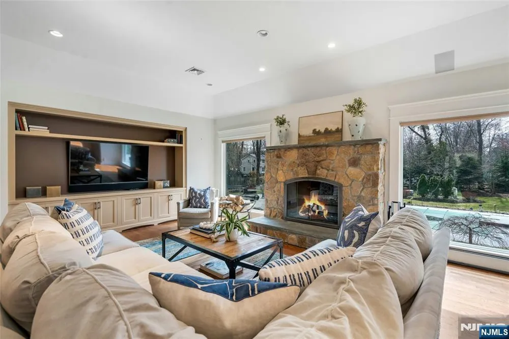 7 Deerhill Drive Ho-Ho-Kus, NJ 07423