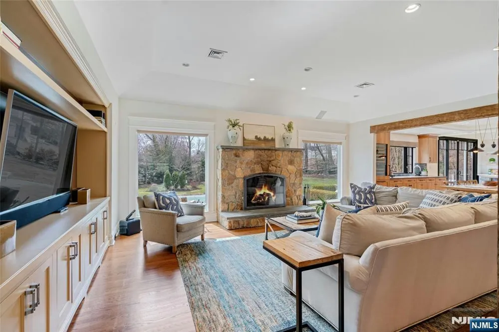7 Deerhill Drive Ho-Ho-Kus, NJ 07423