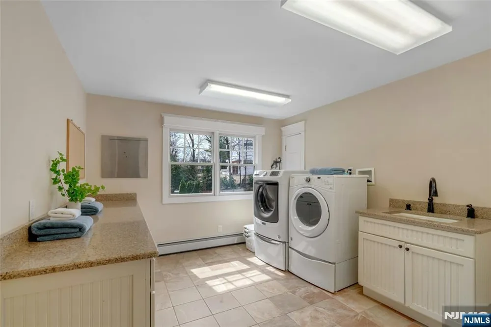 7 Deerhill Drive Ho-Ho-Kus, NJ 07423