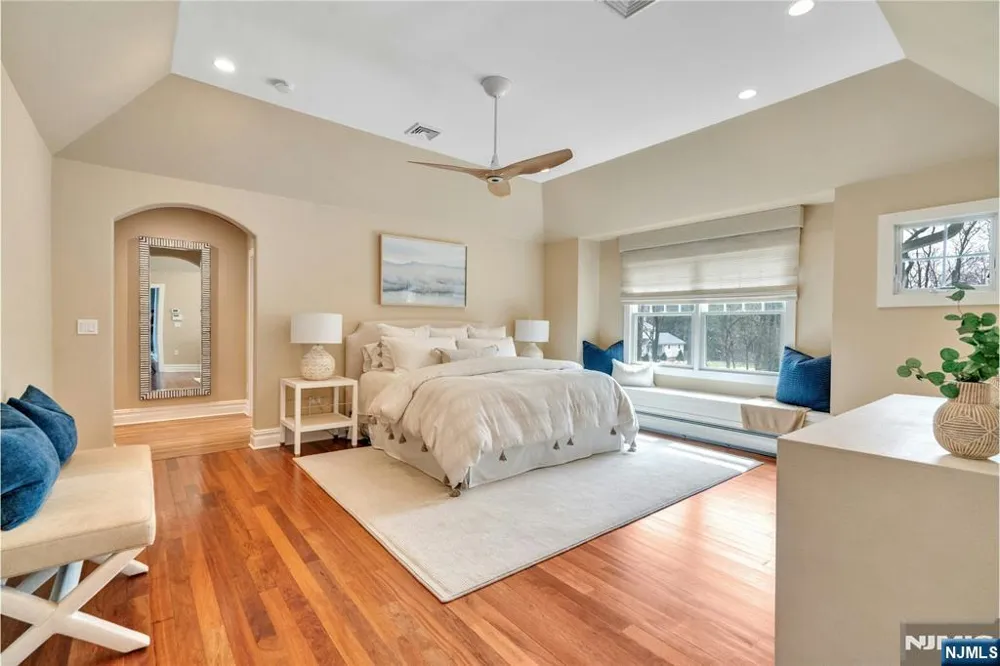 7 Deerhill Drive Ho-Ho-Kus, NJ 07423