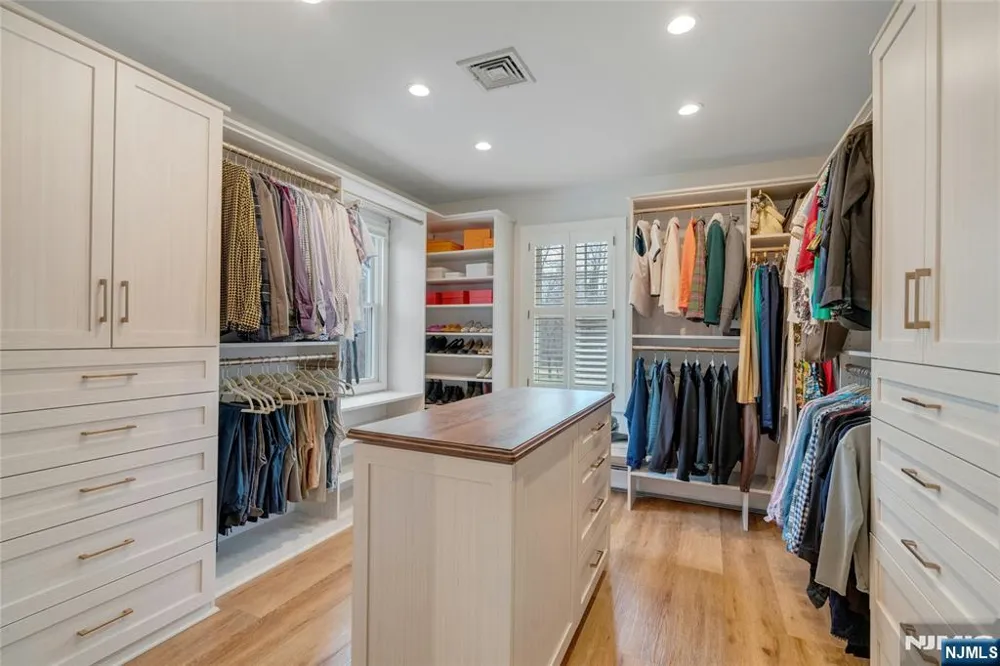 7 Deerhill Drive Ho-Ho-Kus, NJ 07423