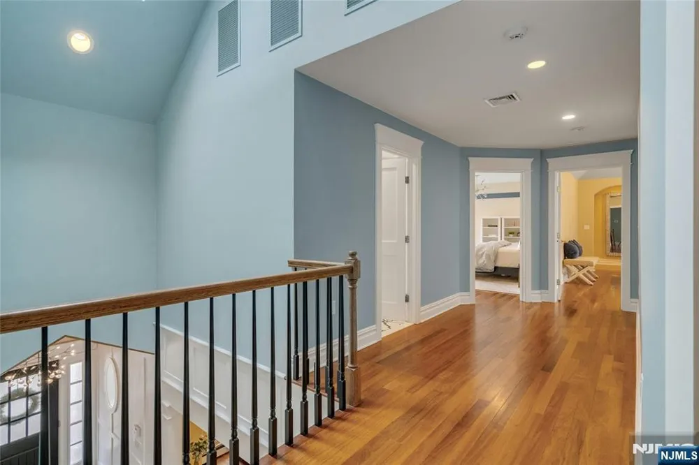 7 Deerhill Drive Ho-Ho-Kus, NJ 07423