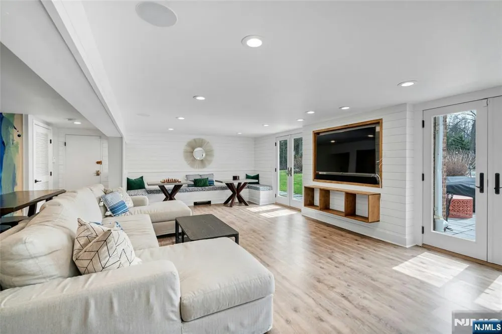 7 Deerhill Drive Ho-Ho-Kus, NJ 07423