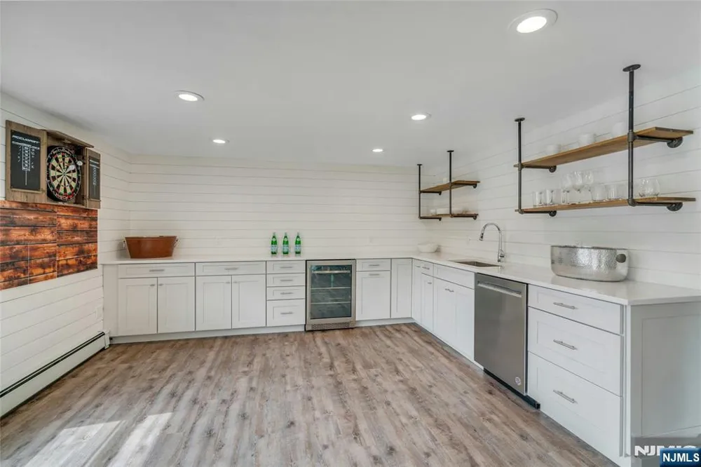 7 Deerhill Drive Ho-Ho-Kus, NJ 07423
