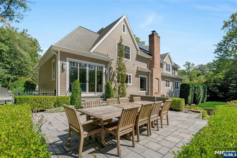 7 Deerhill Drive Ho-Ho-Kus, NJ 07423