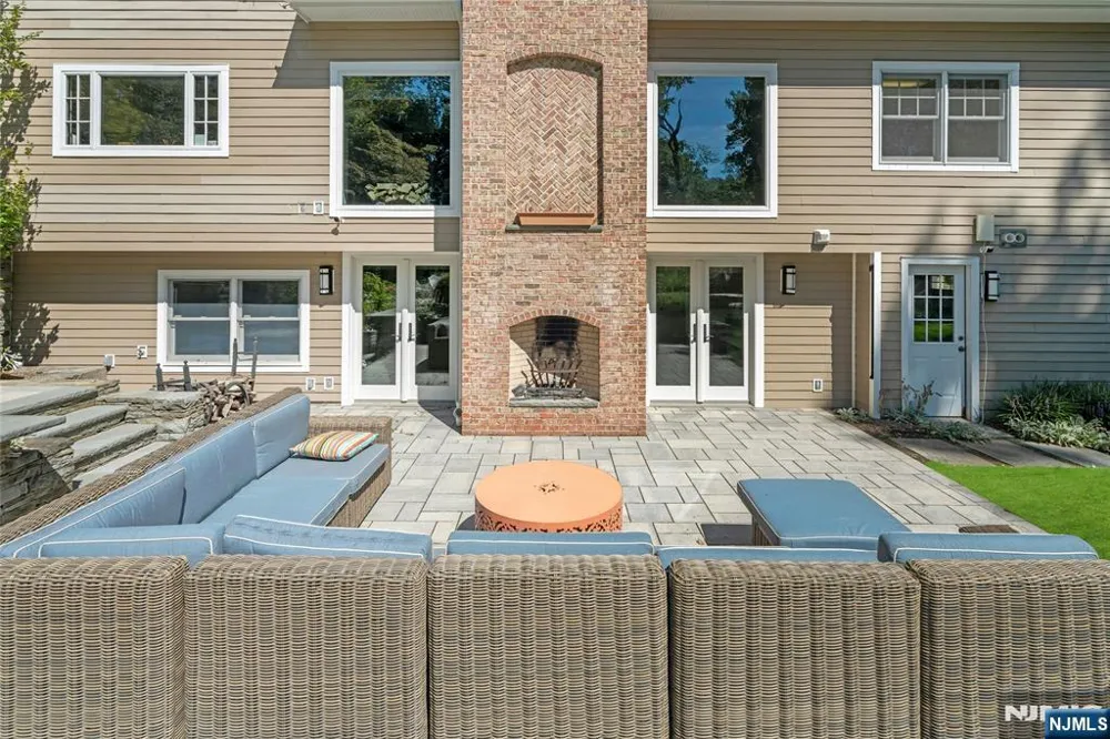 7 Deerhill Drive Ho-Ho-Kus, NJ 07423