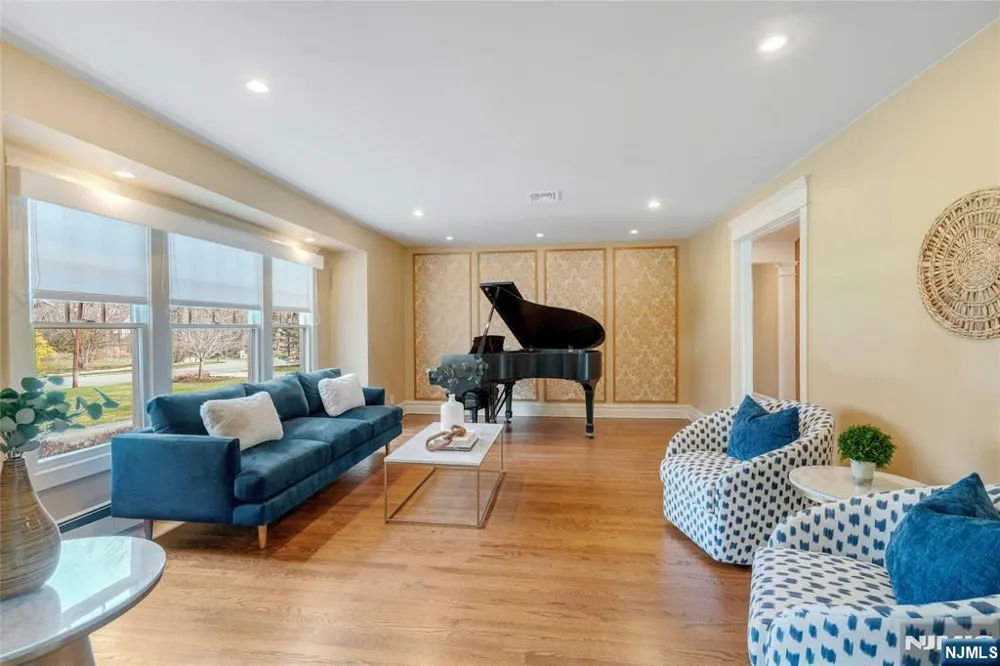 7 Deerhill Drive Ho-Ho-Kus, NJ 07423