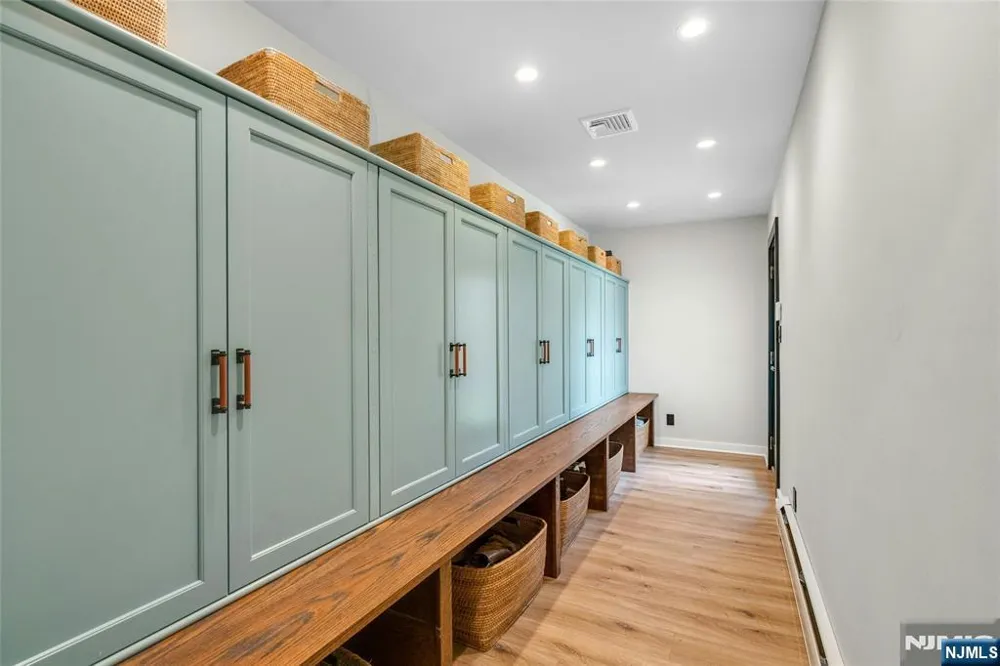 7 Deerhill Drive Ho-Ho-Kus, NJ 07423
