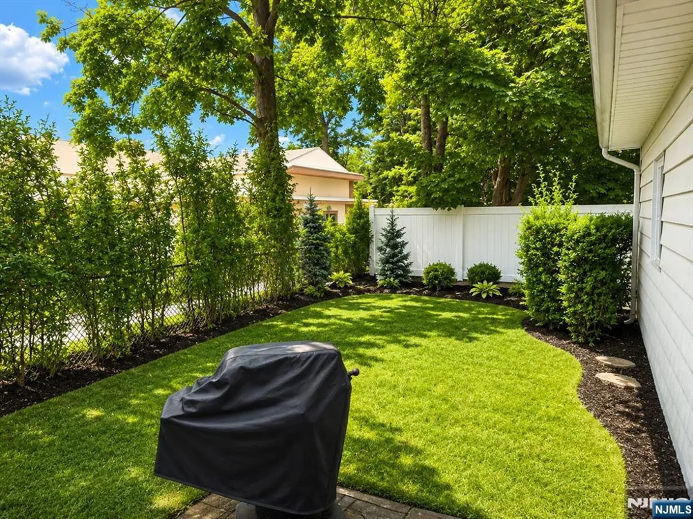 189 Homestead Road Paramus, NJ 07652
