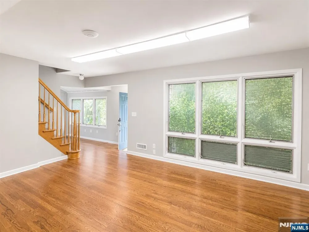 189 Homestead Road Paramus, NJ 07652