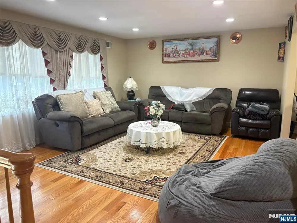 8 William Street Saddle Brook, NJ 07663