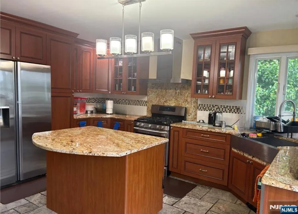 8 William Street Saddle Brook, NJ 07663