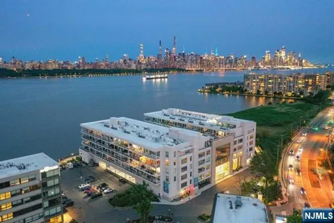3 Somerset Lane 608