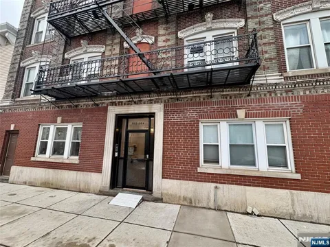 302 N 3rd Street 16