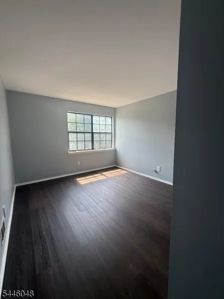 197 Sierra Ct Woodbridge, NJ 07095