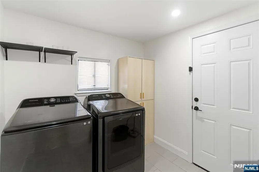 22 8th Avenue Newark, NJ 07104