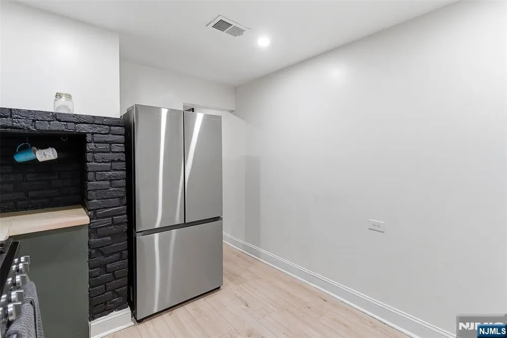 22 8th Avenue Newark, NJ 07104