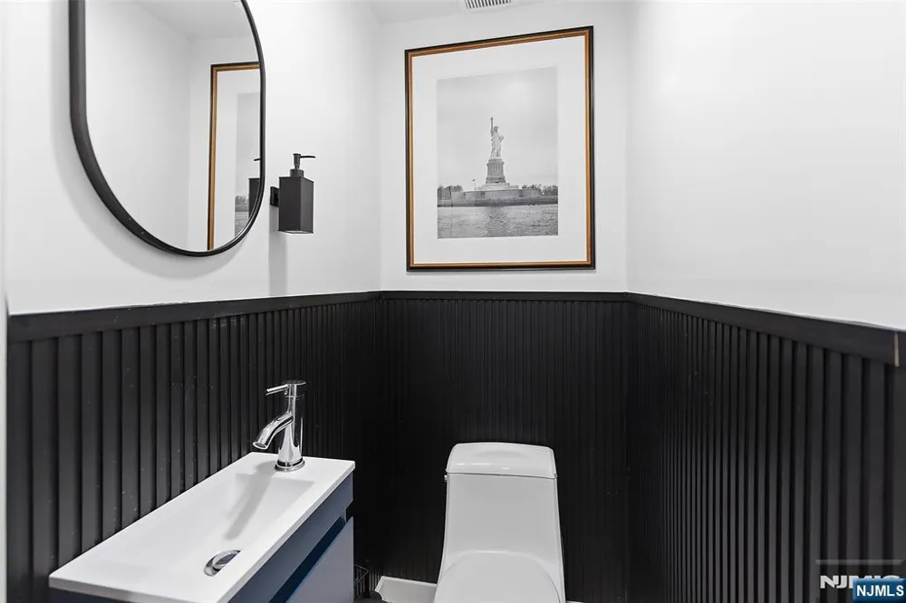 22 8th Avenue Newark, NJ 07104