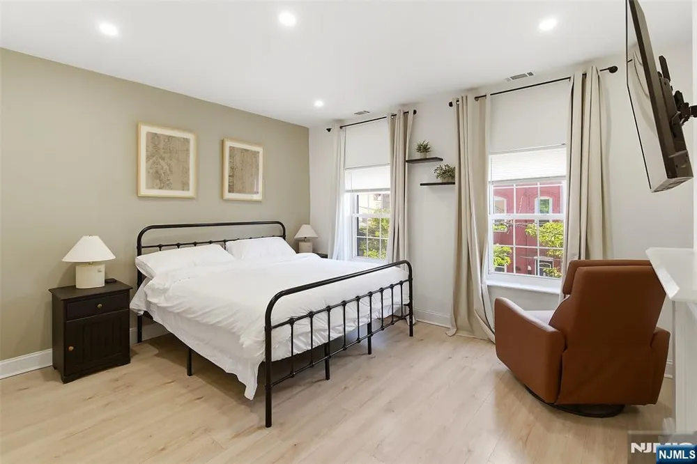 22 8th Avenue Newark, NJ 07104