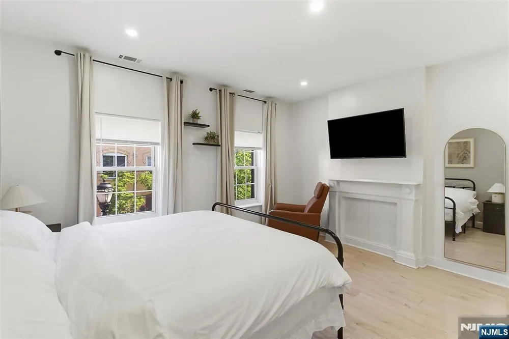 22 8th Avenue Newark, NJ 07104