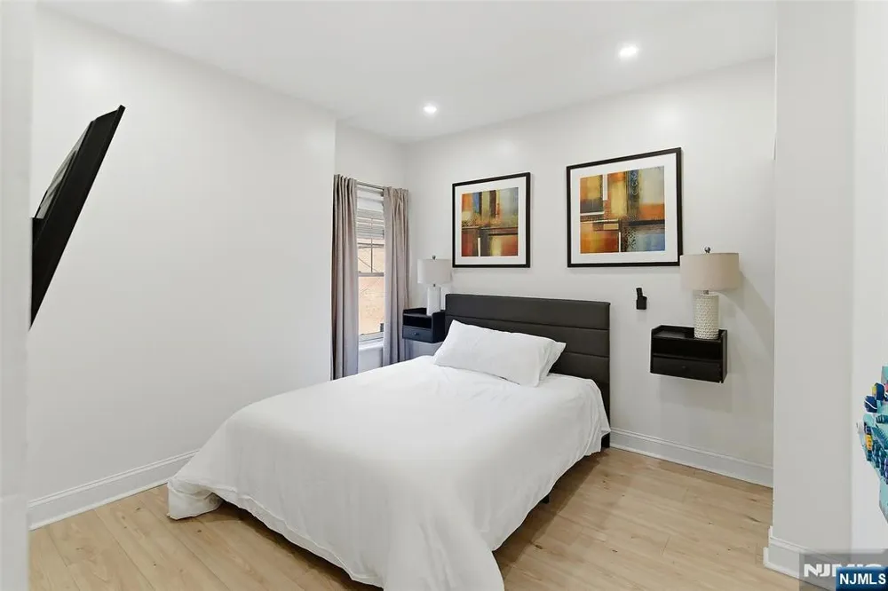 22 8th Avenue Newark, NJ 07104