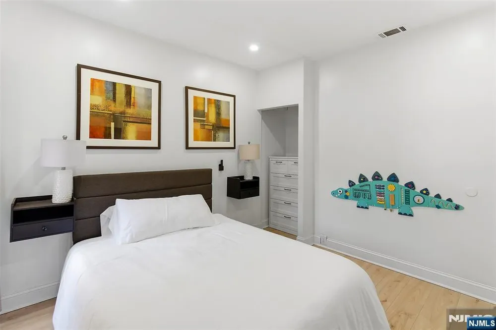 22 8th Avenue Newark, NJ 07104