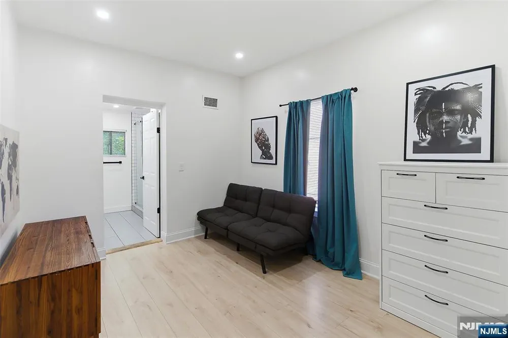 22 8th Avenue Newark, NJ 07104