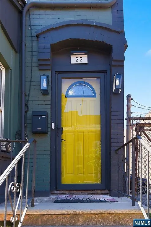 22 8th Avenue Newark, NJ 07104