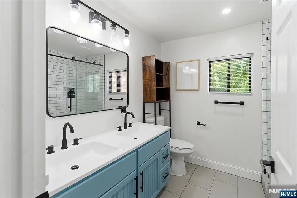 22 8th Avenue Newark, NJ 07104