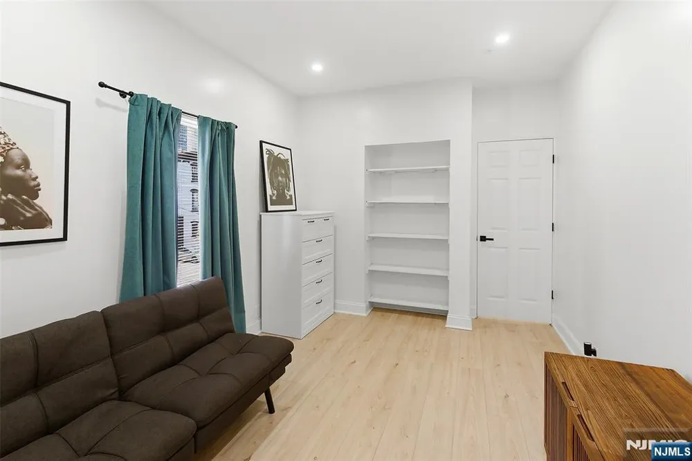 22 8th Avenue Newark, NJ 07104