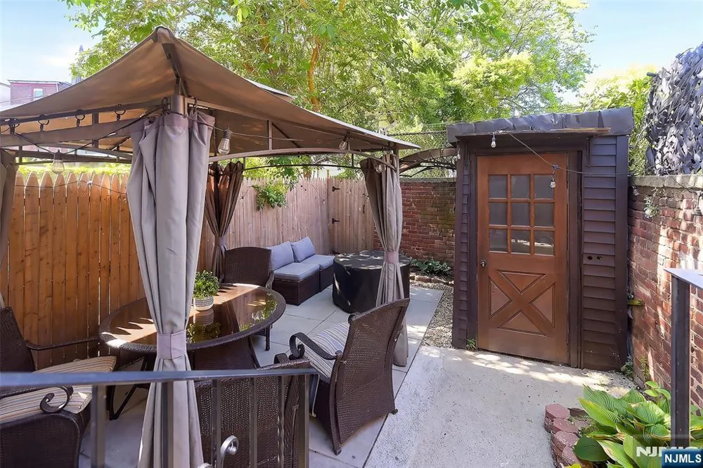22 8th Avenue Newark, NJ 07104