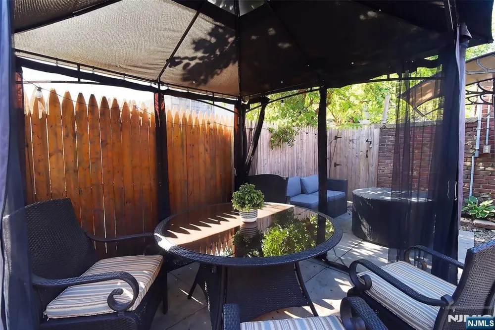 22 8th Avenue Newark, NJ 07104