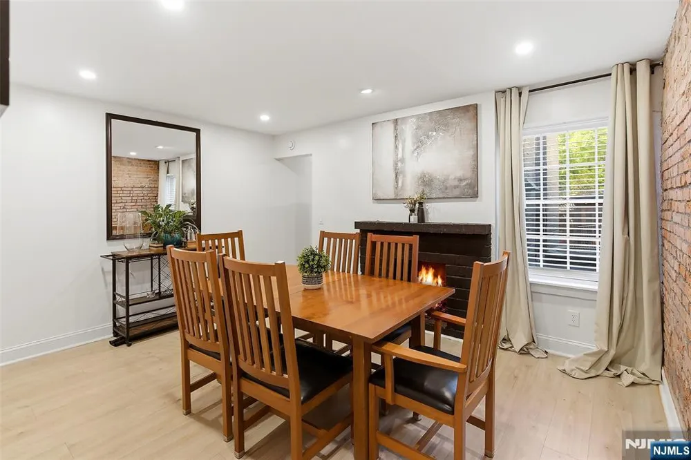 22 8th Avenue Newark, NJ 07104