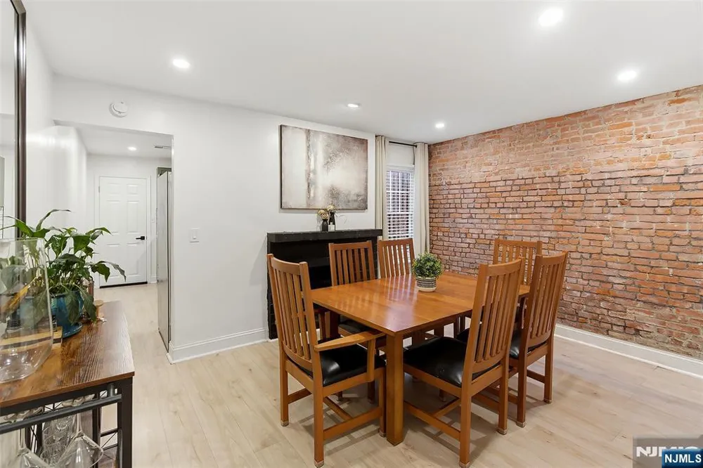 22 8th Avenue Newark, NJ 07104