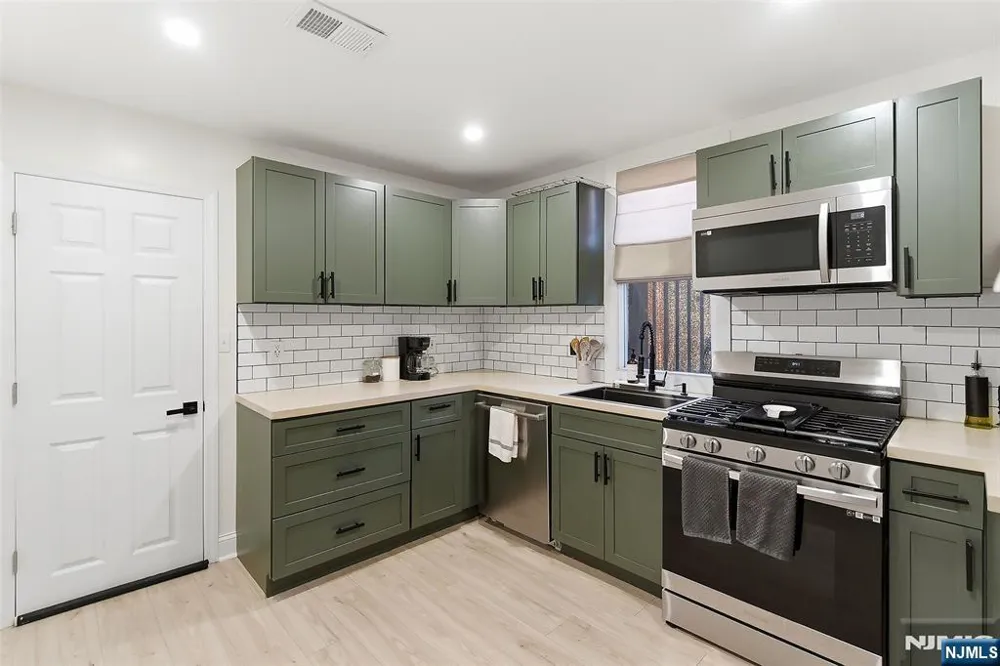 22 8th Avenue Newark, NJ 07104