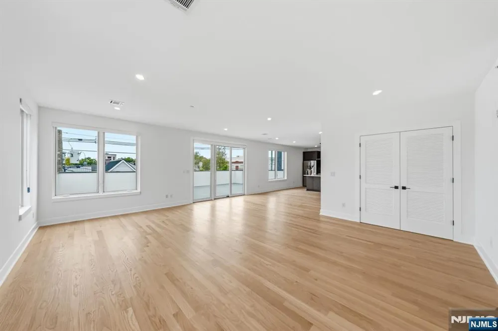 561-565 Broadway G Westwood, NJ 07675
