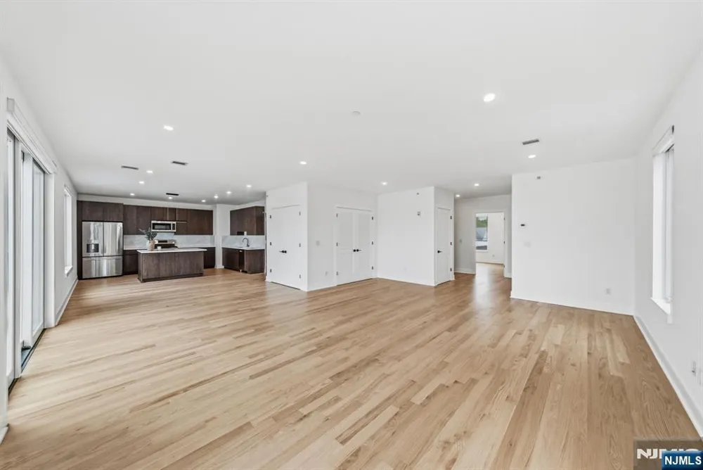 561-565 Broadway G Westwood, NJ 07675