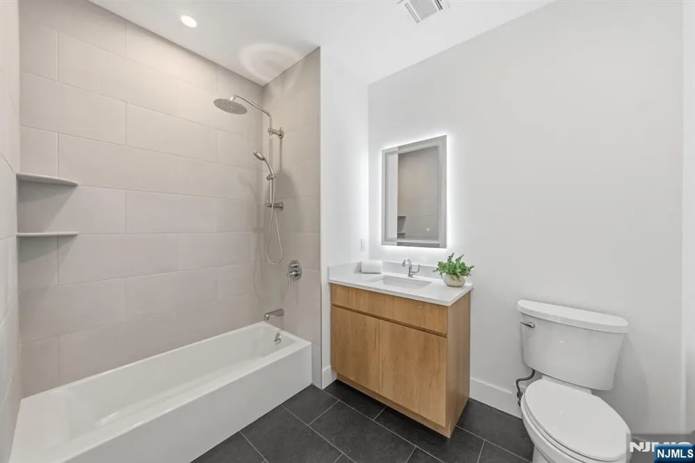 561-565 Broadway G Westwood, NJ 07675